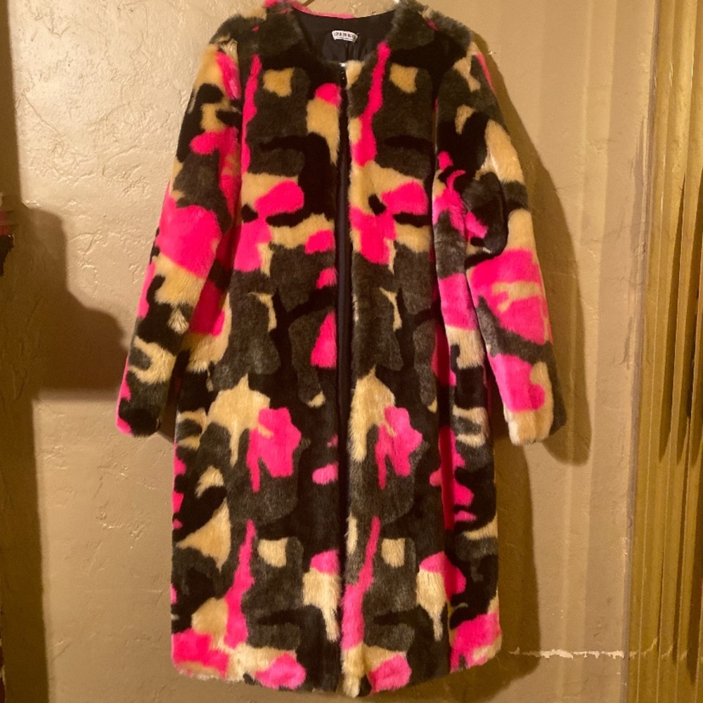 Faux fur Fashion Nova pink, tan, and black camo. PERFECT FOR VALENTINES DAY ❤️